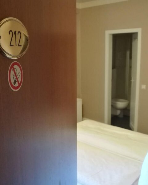 Hotelzimmer-Archivaufnahme: Beherbergungsbetriebe in Sachsen-Anhalt melden Gäste- und Übernachtungsanstieg im Mai.