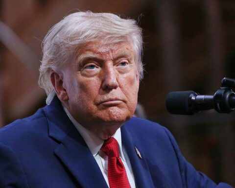 Donald Trump spricht über die Rote Karte von Folarin Balogun und Fifa-Entscheidung.