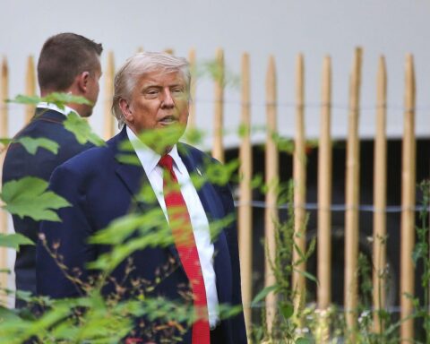 Donald Trump kündigt EU-Untersuchung nach US-Handelsgesetz an und droht mit Zöllen.