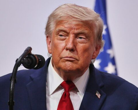 Donald Trump kündigt nach Rücknahme eine Blockade der Straße von Hormus gegen iranische Schiffe an.