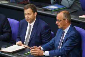 Lars Klingbeil und Friedrich Merz (Archivfoto) – breite Unzufriedenheit mit Bundesregierung.