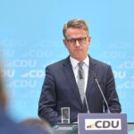Carsten Linnemann, designierter Bundesgesundheitsminister, bei Auftritt; Umfrage zeigt breite Skepsis zur Ernennung.