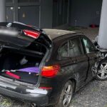 Unfall in Duisburg-Huckingen – 76-jährige Autofahrerin prallt gegen Mast
