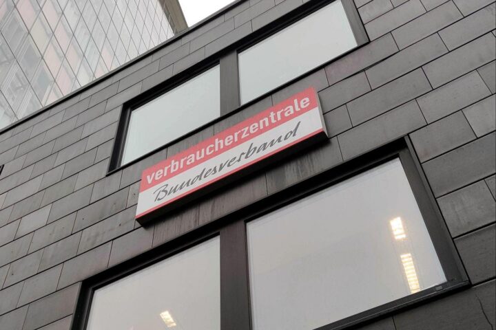 Verbraucherzentrale-Bundesverband-Archivfoto: Symbolisch für scharfe Kritik an riskanten Finanzgeschäften gesetzlicher Krankenkassen.