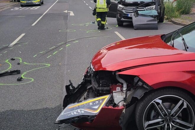 Verkehrsunfall in Oberhausen – PKW überschlägt sich