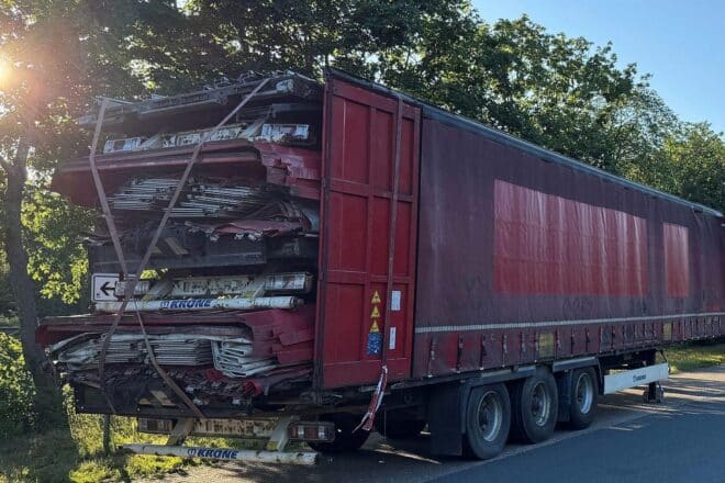 Verkehrsunsicherer Sattelauflieger auf der A 29 gestoppt
