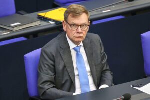 Johann Wadephul bei NATO-Gipfel, spricht über Iran, Militärschläge und internationale Sicherheit.