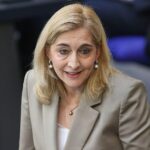 Nina Warken (Archivfoto) vor Hintergrund der geplanten Kabinettsumbildung, Kanzler Merz und CSU-Politik im Artikelkontext.