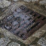 Regenwetter in Baden-Württemberg: starke Gewitter, Starkregen und Hagel, wechselhaft über bewölktem Himmel.