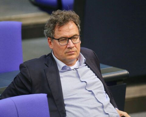 Christian von Stetten spricht für Sonntagsöffnungen; Wirtschaftsausschuss unterstützt Flexibilisierung der Ladenöffnungszeiten.