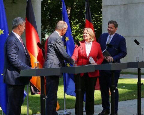 Pressekonferenz, Koalitionsausschuss, Wirtschaftsweise diskutieren zukünftige Reformen und Steuermaßnahmen in Berlin.