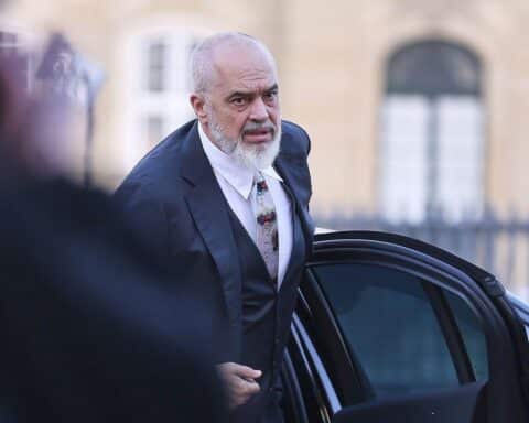 Edi Rama und Hendrik Wüst bei diplomatischem Gespräch zu EU-Erweiterung und geopolitischen Herausforderungen.