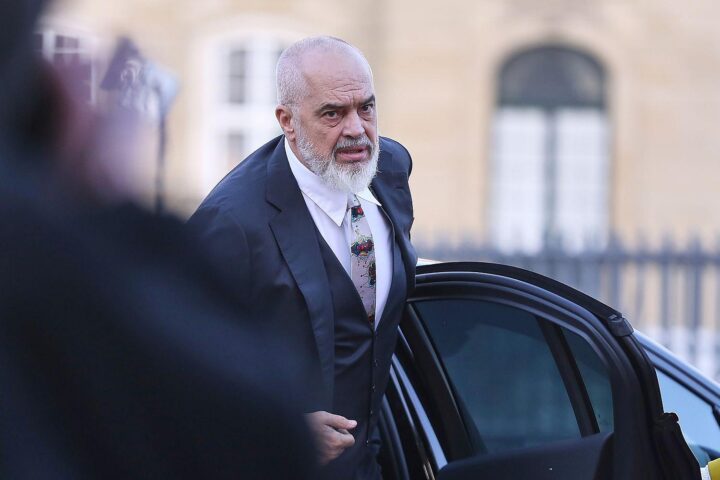 Edi Rama und Hendrik Wüst bei diplomatischem Gespräch zu EU-Erweiterung und geopolitischen Herausforderungen.