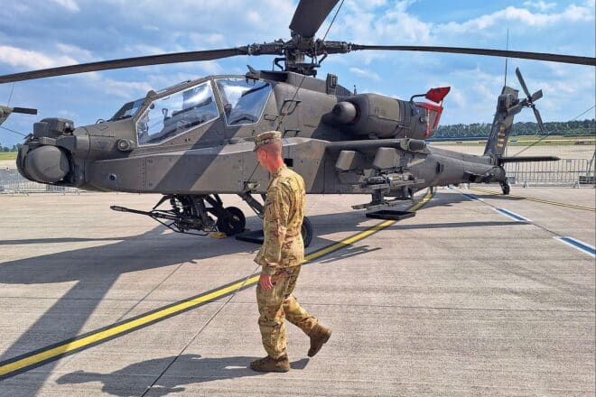 US-Kampfhubschrauber im Archiv, im Kontext eines US-Drohnen- und Raketenabwehrangriffs in Jordanien.