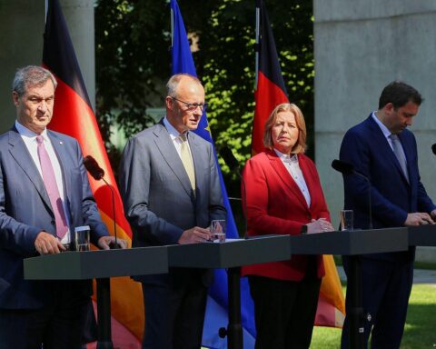 Pressekonferenz nach Koalitionsausschuss: Vertreter der Bundesregierung, Archivfoto, Diskussion um Reform des Informationsfreiheitsgesetzes.