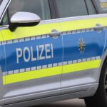 Ein Polizeiauto im Archiv, während ein schwerer Verkehrsunfall in Mainz mit tödlichem Ausgang untersucht wird.