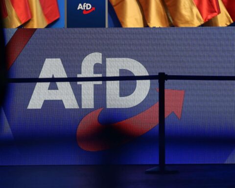 AfD-Logo (Archiv) vor dem Hintergrund eines Streits um eine Schrift zur Behindertenpolitik in Niedersachsen.