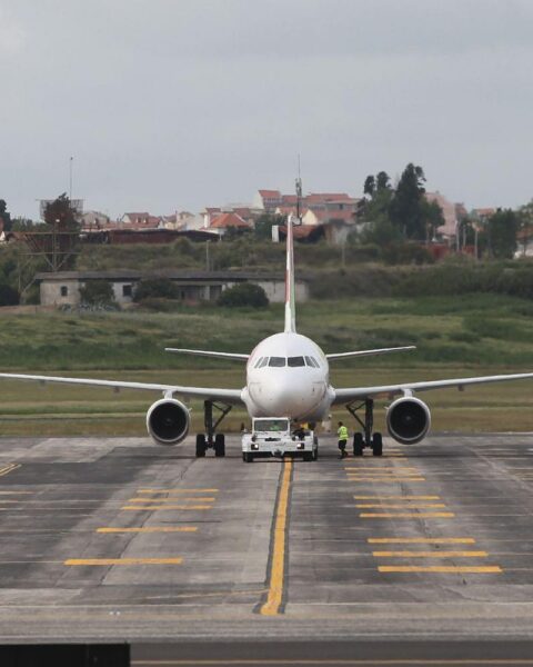 Flugzeug (Archivfoto): Alexander Schott übernimmt als neuer Präsident das Luftfahrt-Bundesamt in Braunschweig.