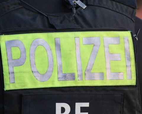 Polizei-Archivfoto: Ermittlungen wegen Anschlagsvorbereitungen gegen einen Drohnenmanager durch russische Nachrichtendienste.