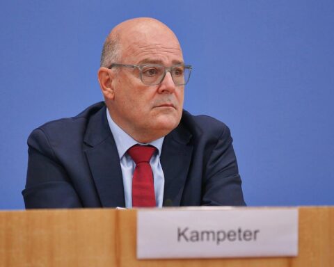 Steffen Kampeter (Archiv) spricht zur Debatte um Rente mit 63 und die Reform des Sozialstaats.
