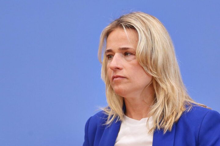 Verena Bentele (Archiv) bei einem Interview: Kritik an Rentenplänen der Koalition und Forderung nach Nachbesserungen.