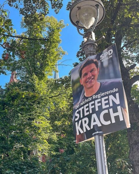 Wahlplakat zur Berliner Abgeordnetenhauswahl mit Hinweis auf SPD-Kandidat Steffen Krach.
