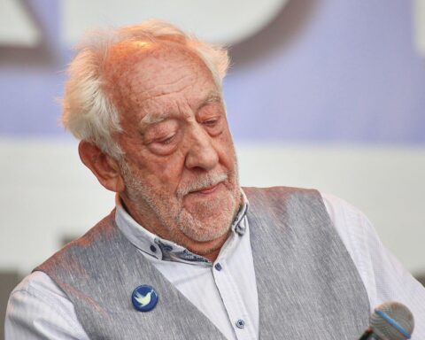 Dieter Hallervorden (Archiv) bei CDU-Wahlkampf mit Sven Schulze, umstrittene Aussagen sorgen für Kritik.