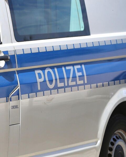 Bundespolizei-Auto (Archiv) bei Geschwindigkeitskontrollen in der Autobahn 29 Baustelle nahe Oldenburg.