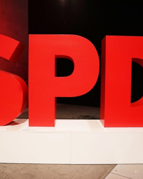 SPD-Logo im Archiv: Hessische SPD fordert Bundesregierung zu Kurswechsel gegen Sozialkürzungen auf.