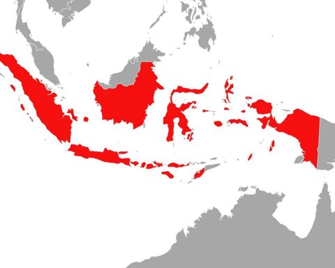Indonesische Fähre im Brand, Rettungseinsatz vor der Insel Madura (Archivfoto).
