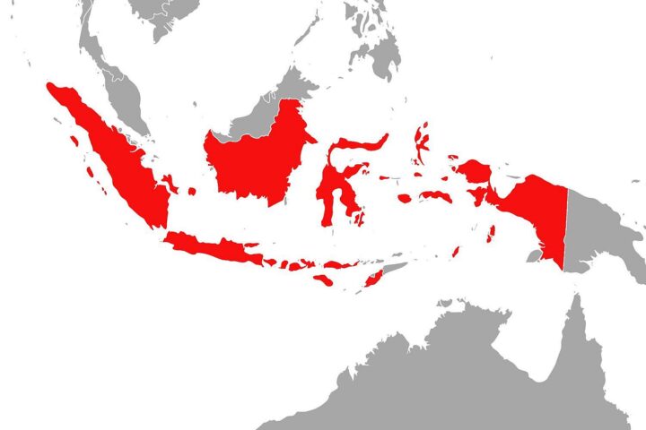 Indonesische Fähre im Brand, Rettungseinsatz vor der Insel Madura (Archivfoto).