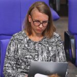 Anne Zerr (Archiv) kritisiert steigende Sonn- und Feiertagsarbeit, rechtswidrige Ausnahmen und zurückgehende Kontrollen.