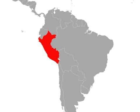 Absturz eines Kleinflugzeugs über den Nazca-Linien in Peru, betroffen sind Touristen und Besatzung.