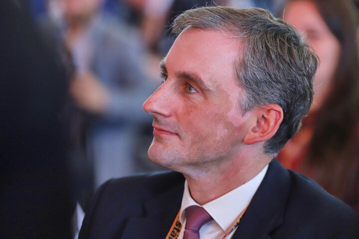 Jan Riedel (Archiv), Landesbildungsminister Sachsen-Anhalt, warnt vor Bildungsproblem durch Isolation in Online-Medien.