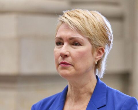 Manuela Schwesig fordert Vorab-Gespräche zur Rentenreform; Streit mit der Bundesregierung in Schwerin.