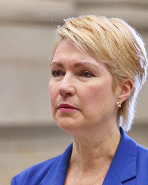 Manuela Schwesig fordert Vorab-Gespräche zur Rentenreform; Streit mit der Bundesregierung in Schwerin.