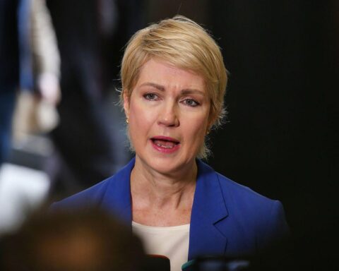 Manuela Schwesig vor Publikum, Archivfoto: SPD-Ministerpräsidentin spricht über abschlagsfreie Rente für junge Generationen.