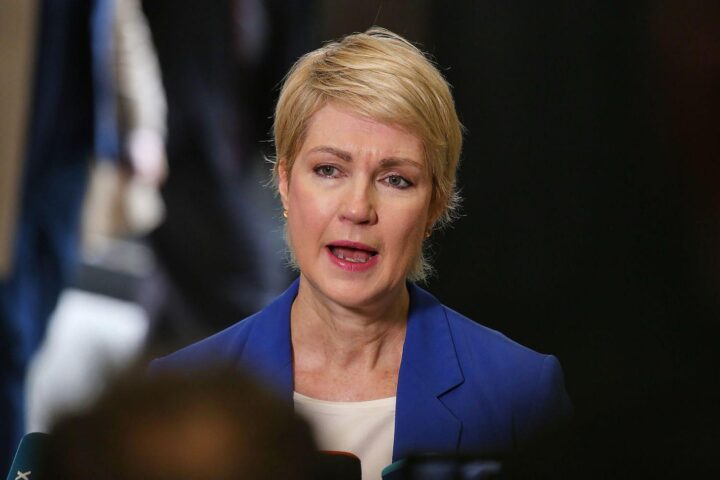 Manuela Schwesig vor Publikum, Archivfoto: SPD-Ministerpräsidentin spricht über abschlagsfreie Rente für junge Generationen.