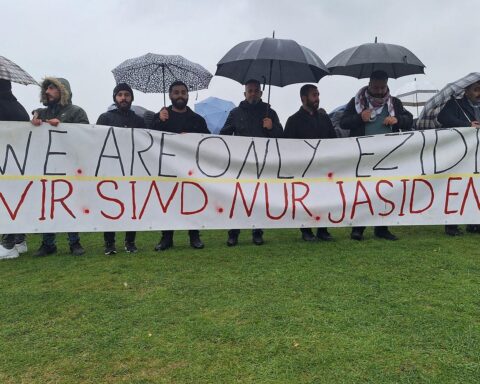 Jesiden-Protest (Archiv): Demonstranten zum Gedenken an den Genozid, Forderungen nach Schutz und Bleiberecht.