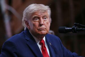 Donald Trump kündigt Waffenpause gegen Iran an, Aussetzung geplanter Angriffe nach Abkommen mit Teheran.
