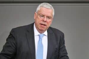 Jürgen Hardt im Archivfoto; Diskussion um Vorwürfe der Russland-Nähe ukrainischer Botschafter.