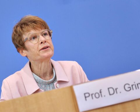 Veronika Grimm (Archiv) kritisiert die Renten-debatte über Beibehaltung der Rente mit 63.