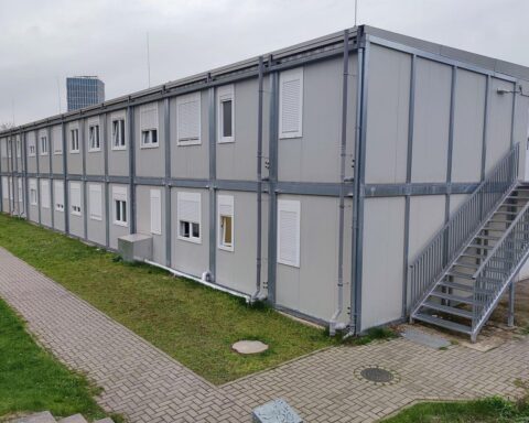 Eine Asylunterkunft im Archiv, vor dem Hintergrund rückläufiger Asylanträge in Deutschland.