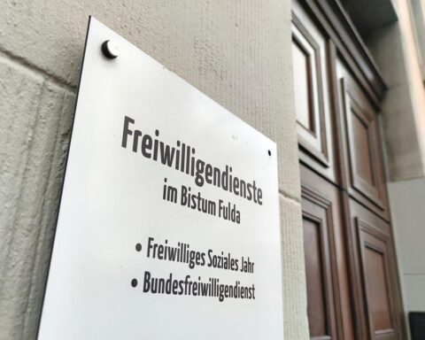 Archivfoto: Freiwillige im Bistum Fulda leisten soziale Arbeit; Debatte über Zivildienst und Freiwilligendienste.